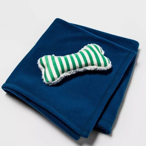 New Boots & Barkley Blanket and Plush Bone Set - Picture 4 of 4